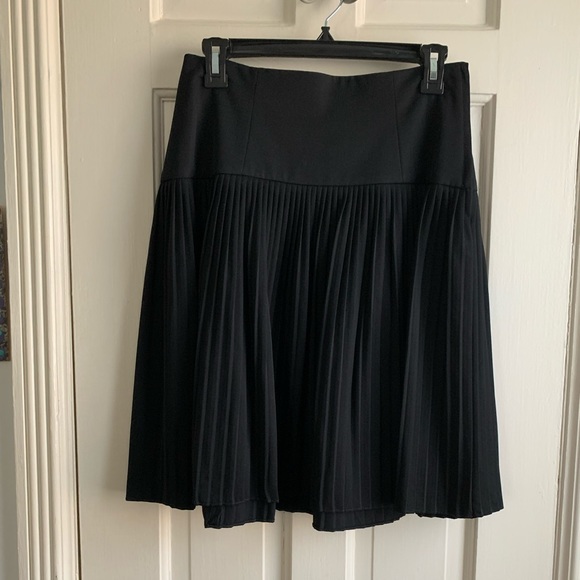 TAHARI black knife pleated skirt sz 2 - Picture 1 of 4